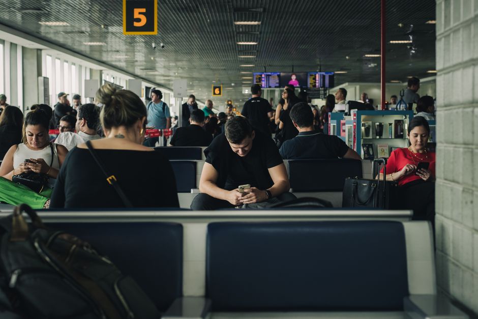 海外旅行の通信手段：ローミングとeSIM、どっちがお得？